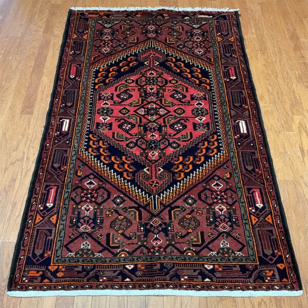 Persian Hand-knotted Tribal Hamadan Wool Rug (4'3 x 6'9)