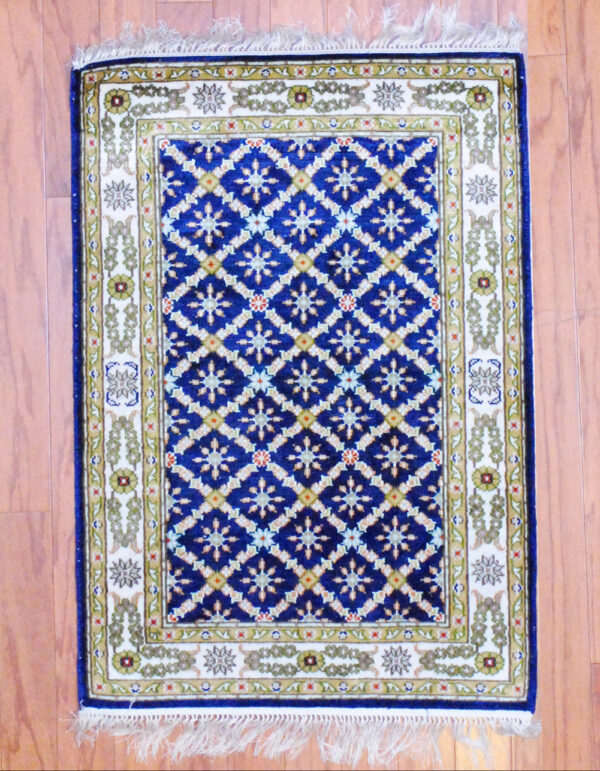 Sino Hand-knotted Silk Rug (2' x 3')