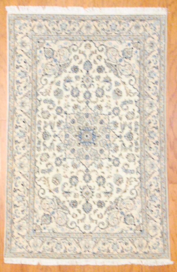 Persian Hand-knotted Fine Nain (4'6 x 6'7)