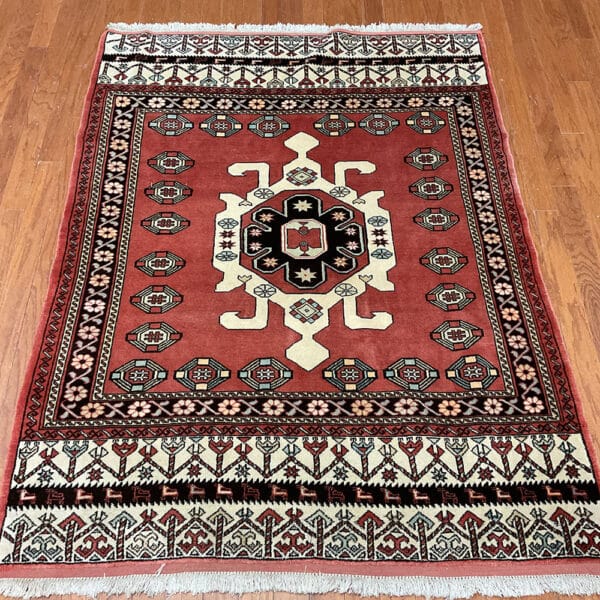 Persian Hand-knotted Kurdish Wool Rug (4'7 x 6'2)