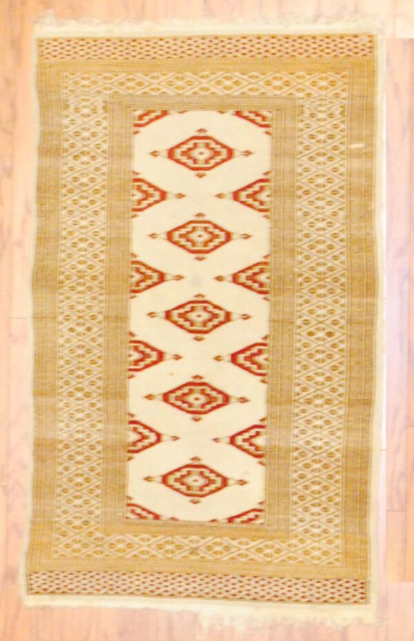 Pakistani Hand-knotted Bokhara (2'5 x 3'10)