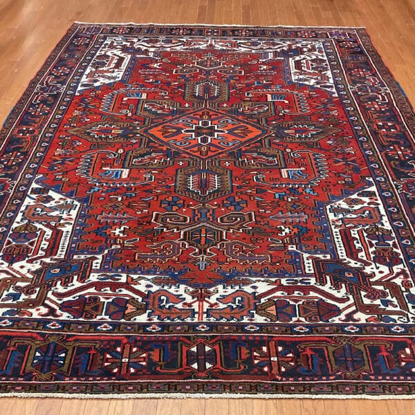 Fine Persian Hand-knotted Heriz Wool Rug (7'10 x 10'3)