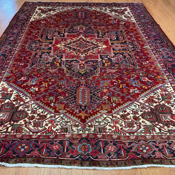 Fine Persian Hand-knotted Heriz Wool Rug (8'1 x 11'4)