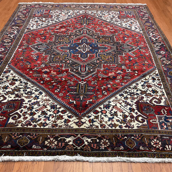 Fine Persian Hand-knotted Heriz Wool Rug (8'7 x 10'9)