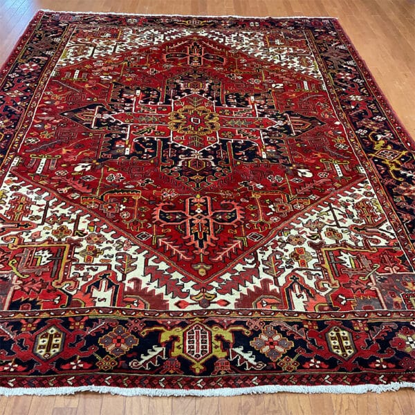 Fine Persian Hand-knotted Heriz Wool Rug (8'6 x 10'10)