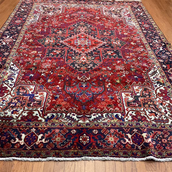 Fine Persian Hand-knotted Heriz Wool Rug (8'5 x 11'7)