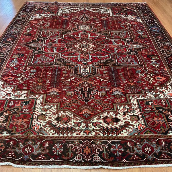 Fine Persian Hand-knotted Heriz Wool Rug (9'2 x 12'5)