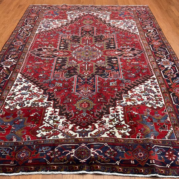 Fine Persian Hand-knotted Heriz Wool Rug (7'9 x 11'2)