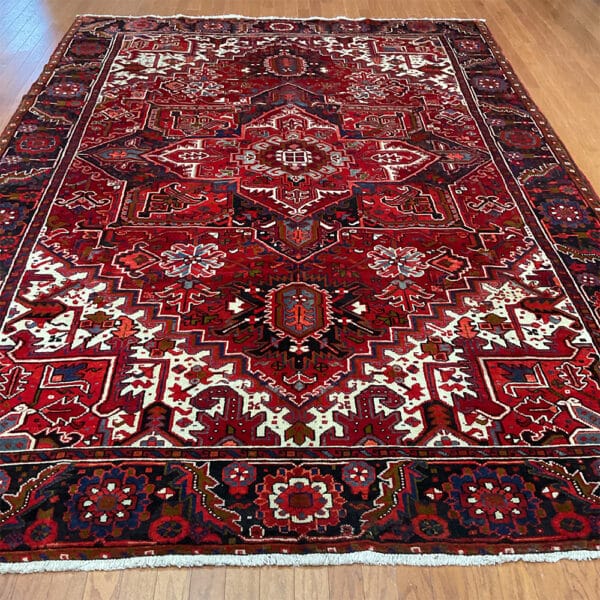 Fine Persian Hand-knotted Heriz Wool Rug (8'3 x 11'6)