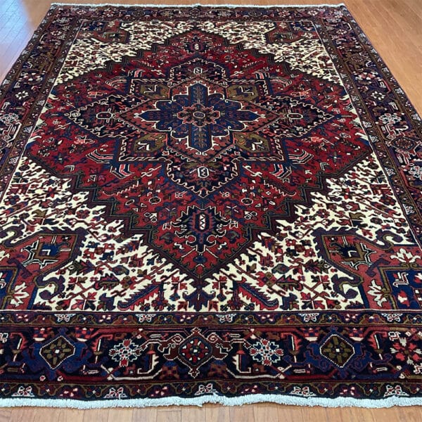 Fine Persian Hand-knotted Heriz Wool Rug (8'6 x 11'5)