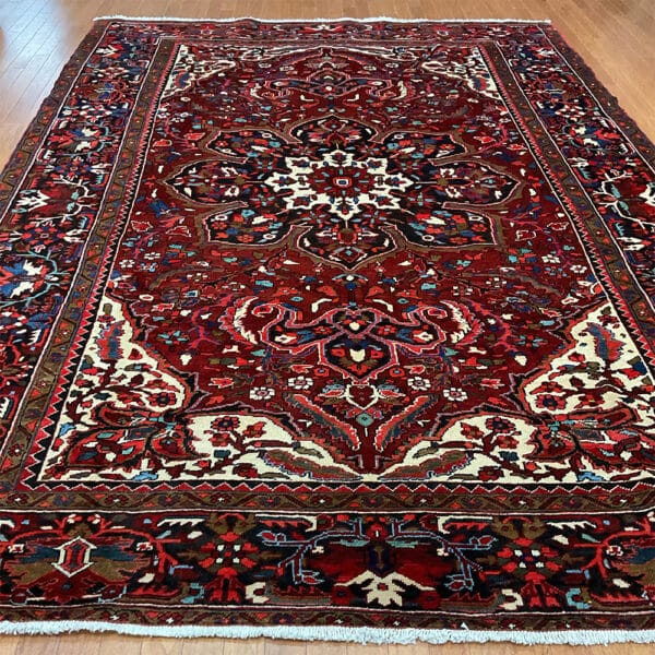 Fine Persian Hand-knotted Heriz Wool Rug (8'3 x 11'5)