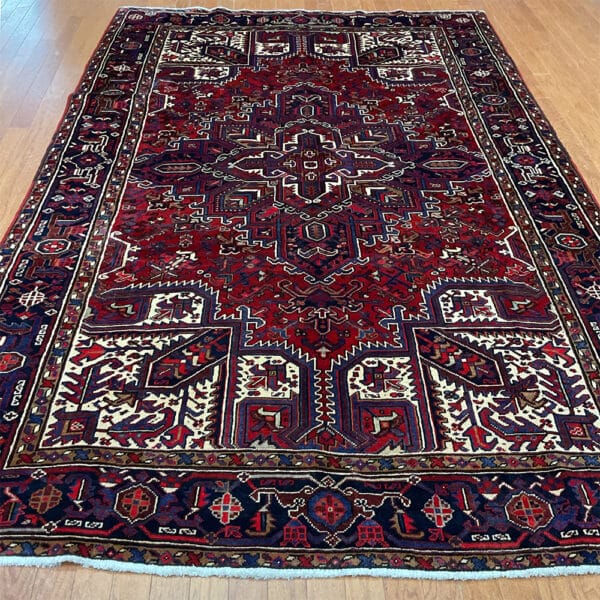 Fine Persian Hand-knotted Heriz Wool Rug (6'6 x 10')