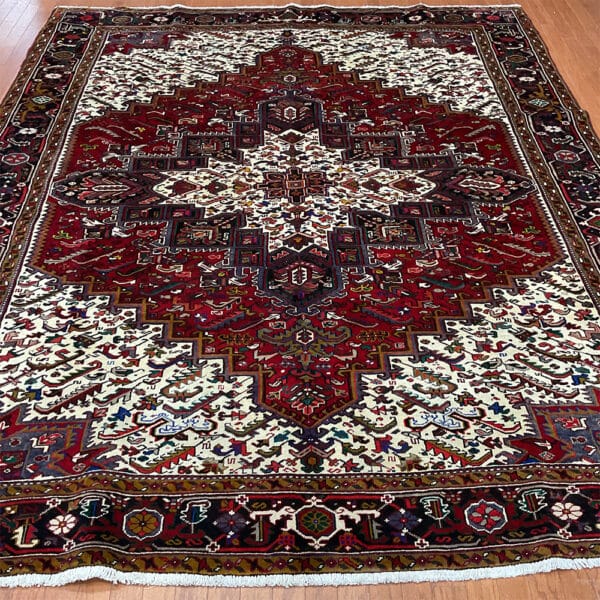 Fine Persian Hand-knotted Heriz Wool Rug (8'9 x 10'9)