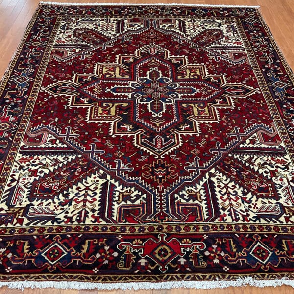 Fine Persian Hand-knotted Heriz Wool Rug (7'1 x 9')
