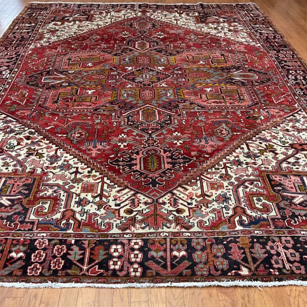 Fine Persian Hand-knotted Heriz Wool Rug (10' x 13'6)
