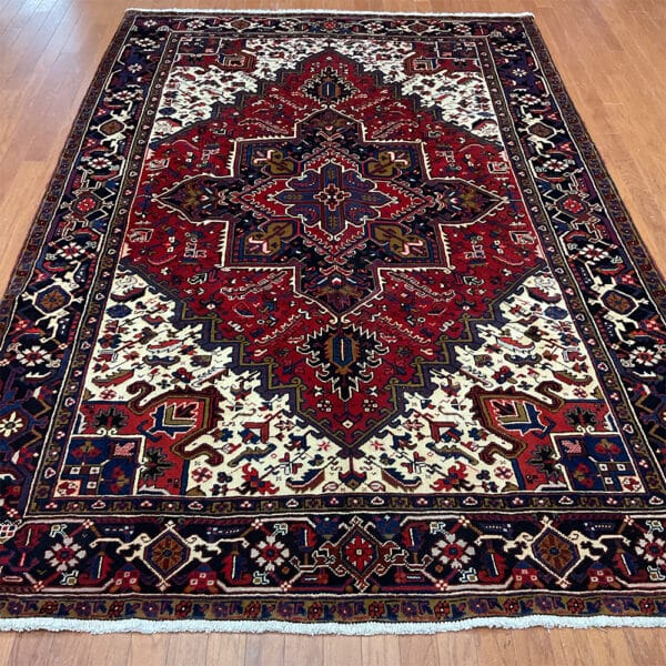 Fine Persian Hand-knotted Heriz Wool Rug (6'7 x 9'10)