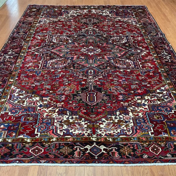 Fine Persian Hand-knotted Heriz Wool Rug (8'6 x 11'10)