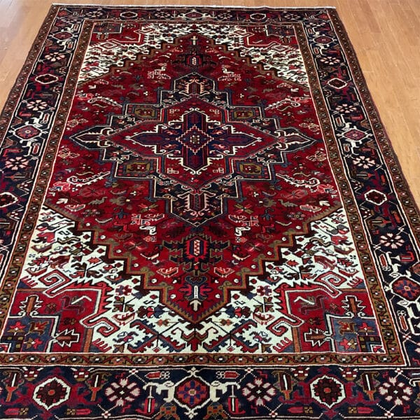 Fine Persian Hand-knotted Heriz Wool Rug (6'8 x 9'8)