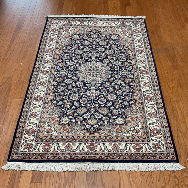 Hand-knotted Kashan Wool Rug (4' x 6')