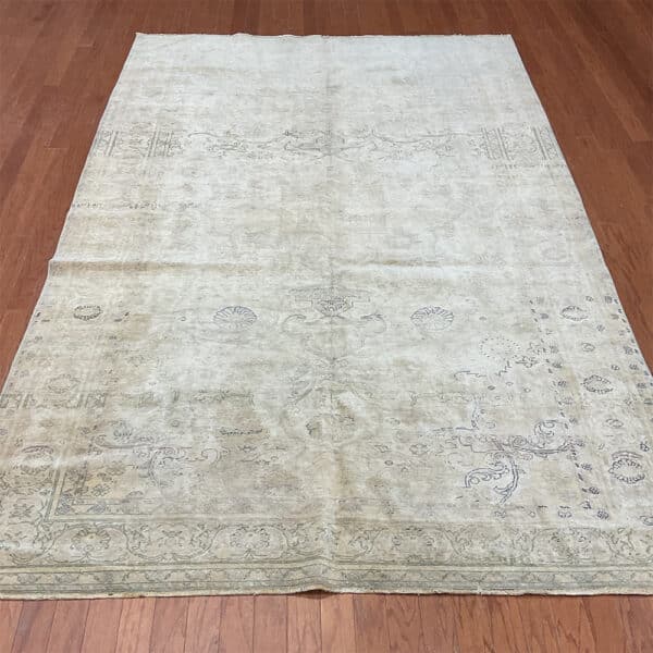 Turkish Hand-knotted Oushak Wool Rug (6'3 x 10')